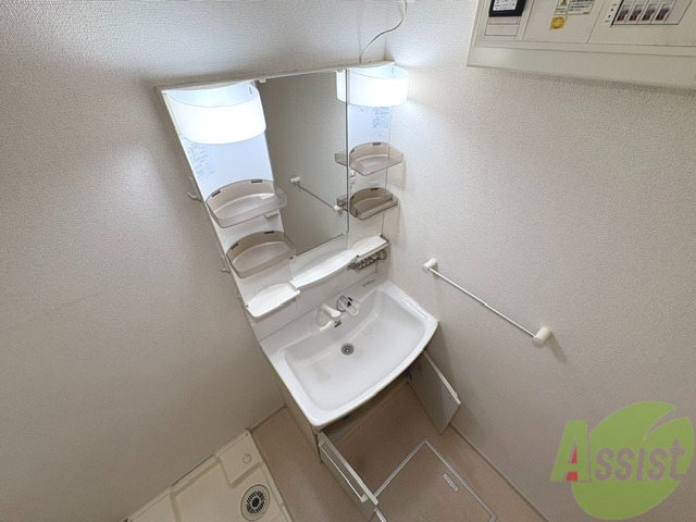洗面設備　洗面台は、洗髪洗面化粧台となっております。
