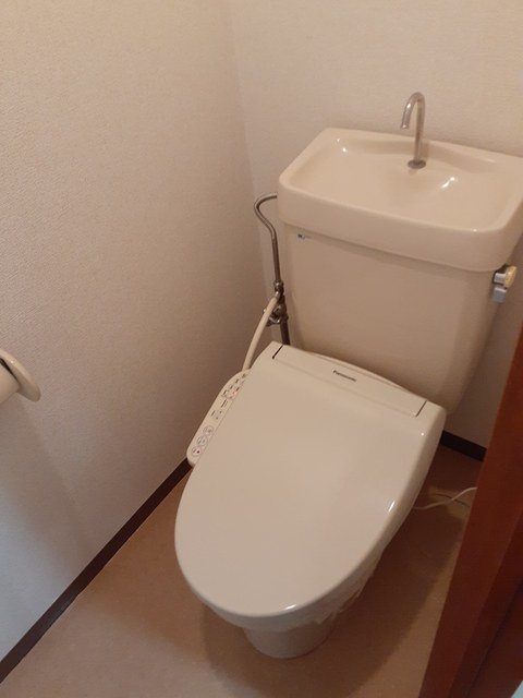 トイレ　温水洗浄便座