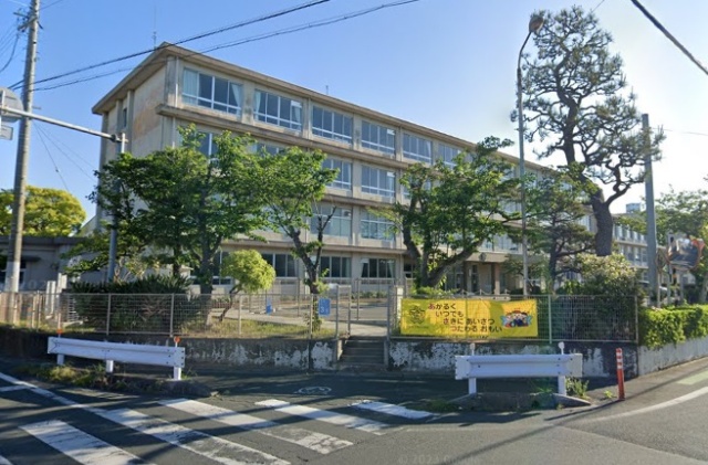小学校　浜松市立芳川小学校（小学校）まで216m