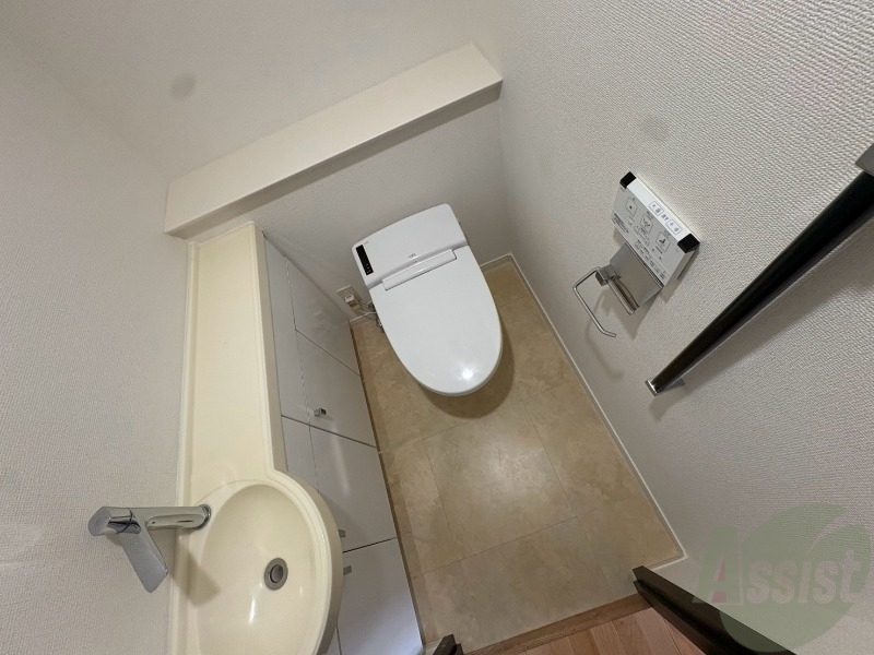 トイレ　こちらはトイレです。清潔感があり、安心して使用できます。