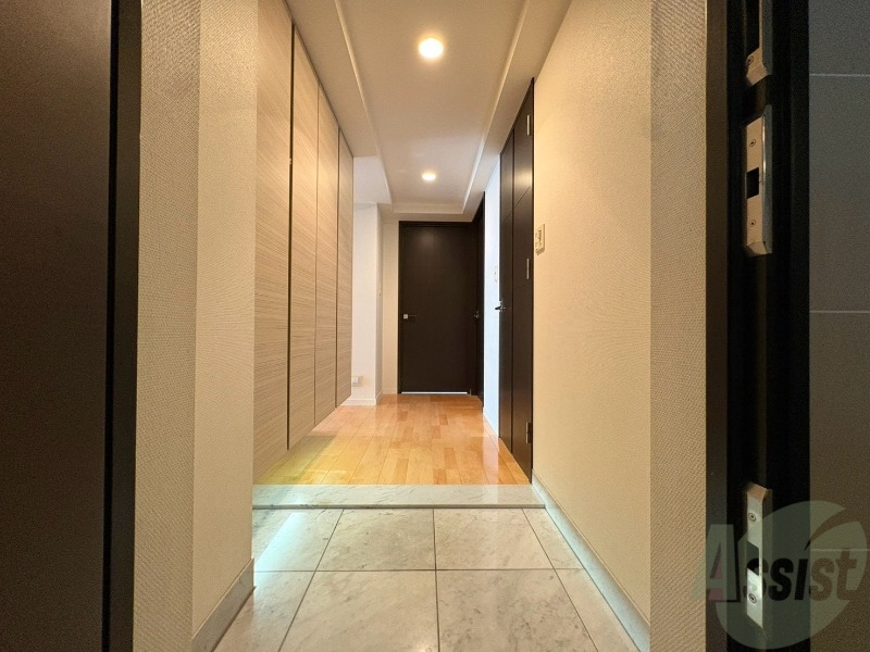 玄関　玄関の様子です。明るい印象ですね。気分もあがりそう。