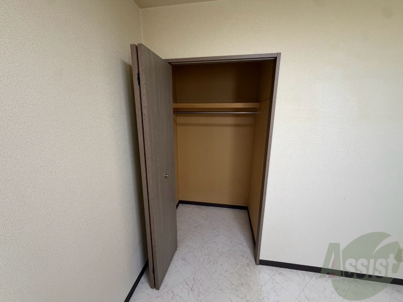 収納　寝室の収納です。部屋がすっきり片付きます。