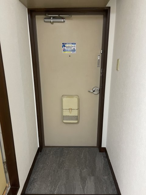 玄関　同物件別室です。