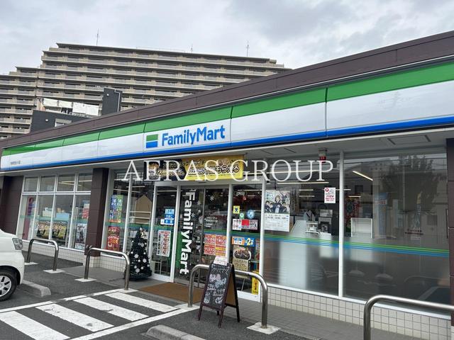 コンビニ　ファミリーマート秀栄町田小川店（コンビニ）まで205m