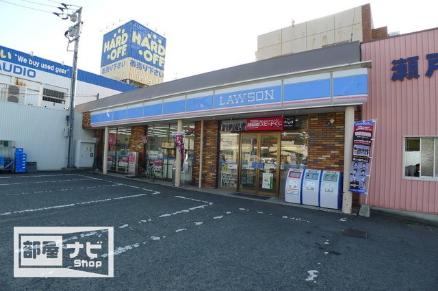 コンビニ　ファミリーマート高松香西東店（コンビニ）まで597m