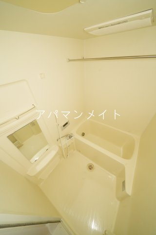 バス・シャワールーム　追い焚き機能付き ！