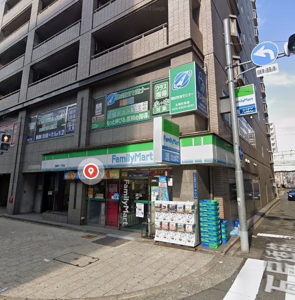 コンビニ　ファミリーマート瓦屋町二丁目店（コンビニ）まで180m