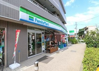 コンビニ　ファミリーマート 弦巻一丁目店（コンビニ）まで497m