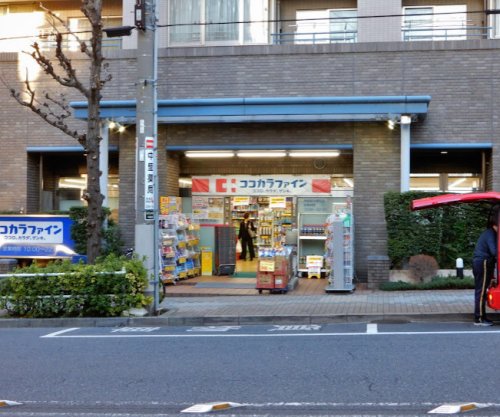 ドラックストア　ココカラファイン 神楽坂中里町店（ドラッグストア）まで596m