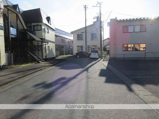 その他　周辺道路（その他）まで0m