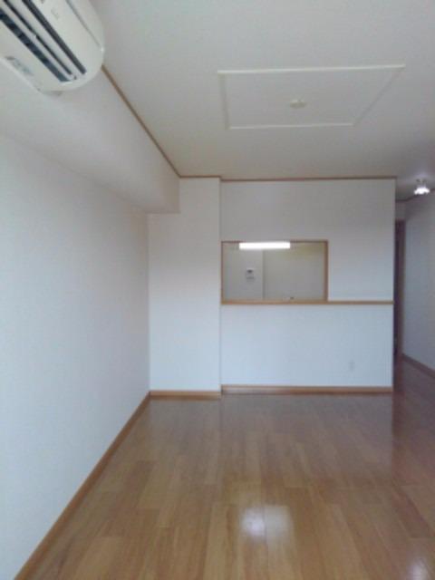 居室・リビング　ローソン岡山辛川市場店まで80m
