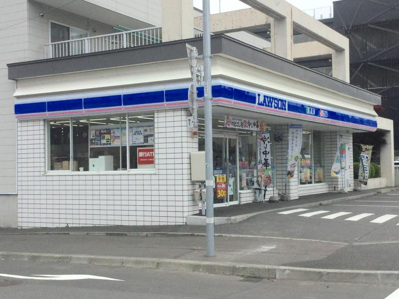 コンビニ　ローソン札幌豊平3条十丁目店（コンビニ）まで211m