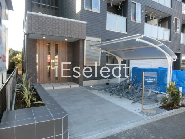 エントランス　建物内へのアプローチ