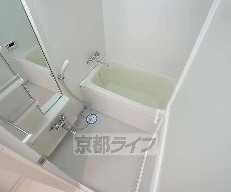 バス・シャワールーム　ゆったりセパレートの浴室です。