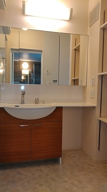 洗面設備　別部屋参考写真です