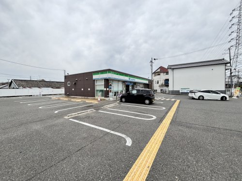 コンビニ　ファミリーマート 小浦忠岡北店（コンビニ）まで797m