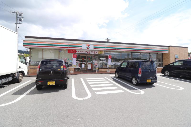 コンビニ　セブンイレブン（コンビニ）まで750m
