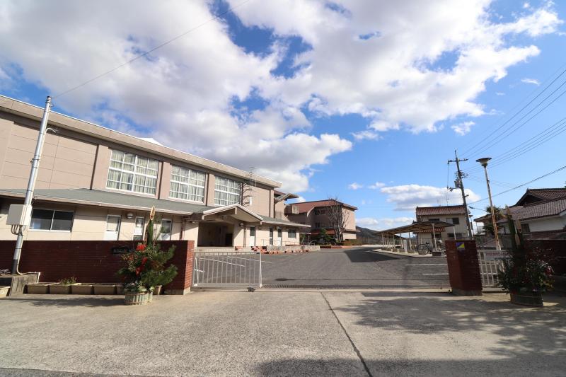 中学校　磯松中学校（中学校）まで750m