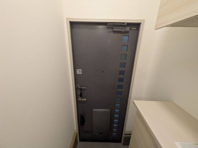 アストリア三条の玄関写真