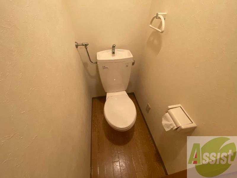 トイレ　こちらはトイレです。清潔感があり、安心して使用できます。