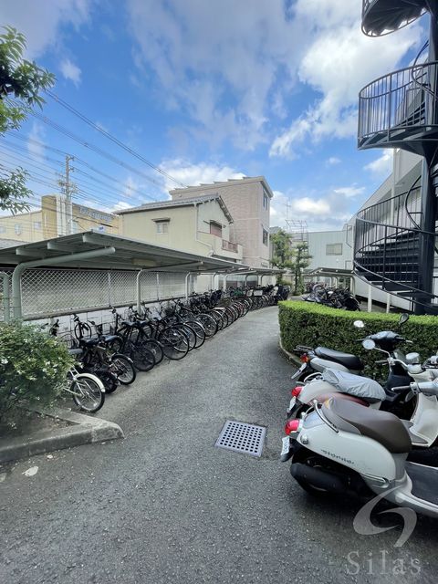 地下鉄谷町線 出戸駅 徒歩3分 8階建 築38年の外観写真