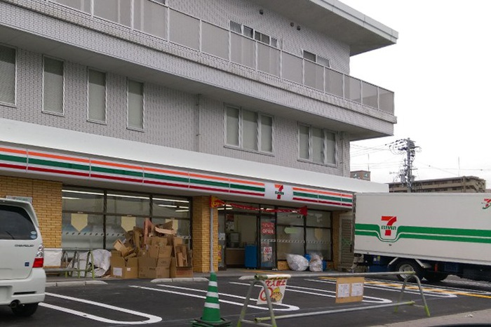 コンビニ　セブンイレブン明石林崎店（コンビニ）まで260m