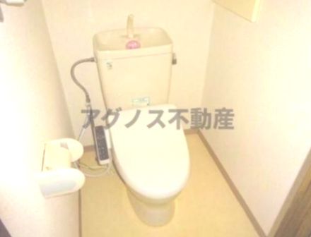 都営大江戸線 春日駅 徒歩2分 9階建 築27年のトイレ写真