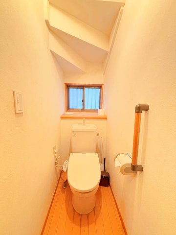 高砂6丁目戸建のトイレ写真