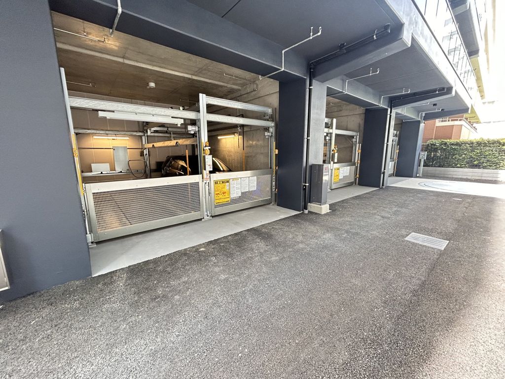 駐車場　エントランス