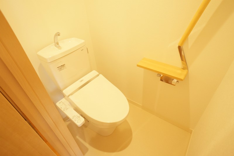 京王線 府中駅 徒歩7分 2階建 築9年のトイレ写真