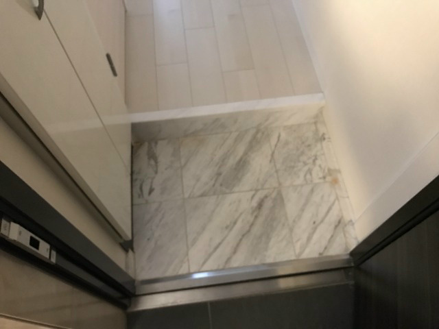 玄関　※別部屋のお写真となります