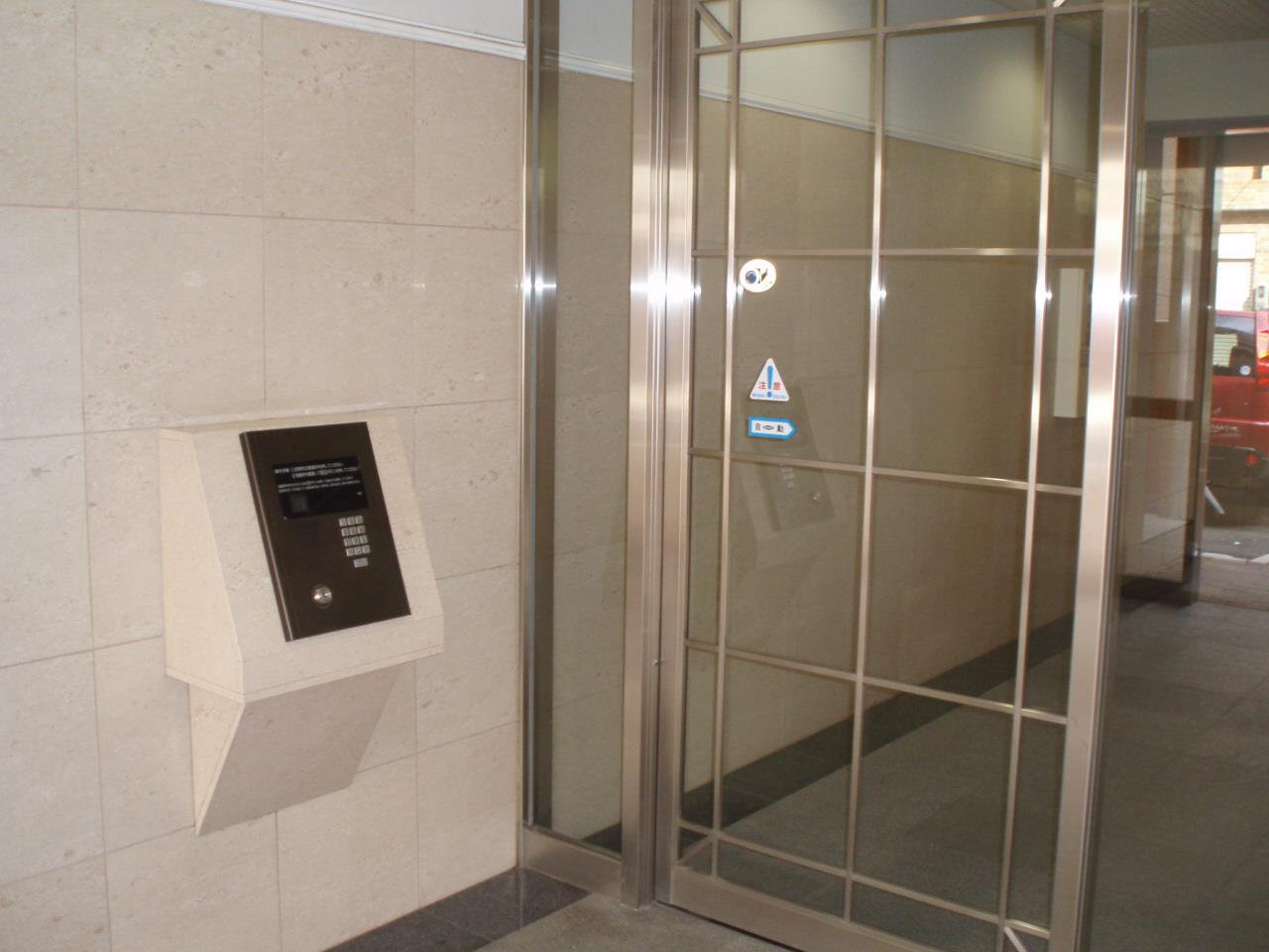 エントランス　エントランスにはオートロック付きです♪
