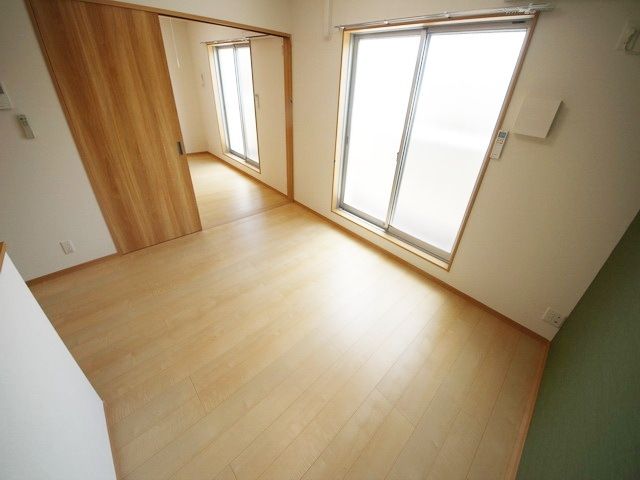 デュラカーサ ルシア富士見が丘Iの居間写真