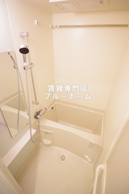 バス・シャワールーム　お風呂は浴室乾燥機付き！