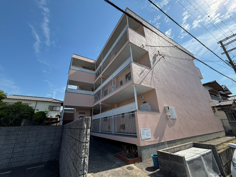 マンション平岡の外観写真