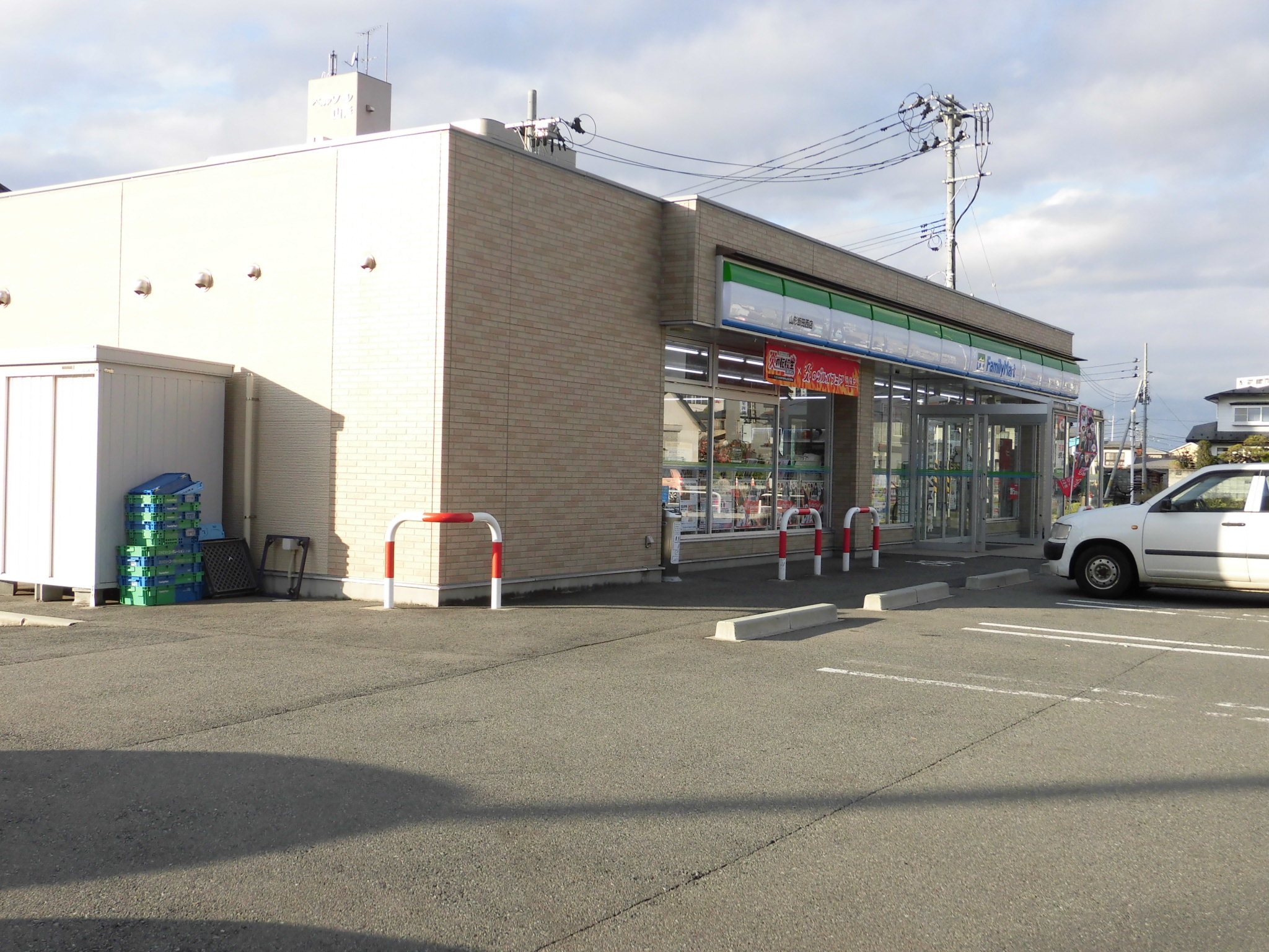 コンビニ　ファミリーマート山形飯田西店（コンビニ）まで726m