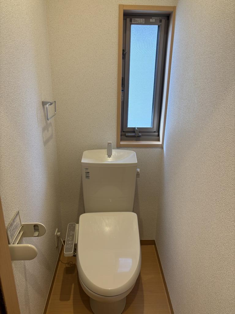 トイレ　温水洗浄便座付き