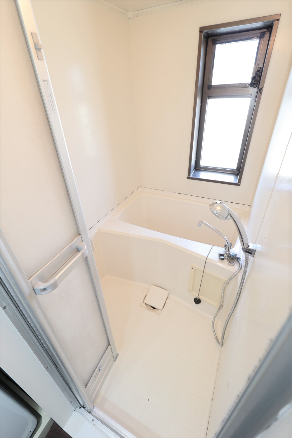 バス・シャワールーム　節水効果のあるシャワーヘッドついています