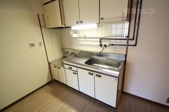 キッチン　２口ガスコンロが置けますよ。