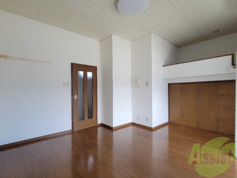 その他部屋・スペース　洋室を別角度から撮影しました。広さが伝わりますか。