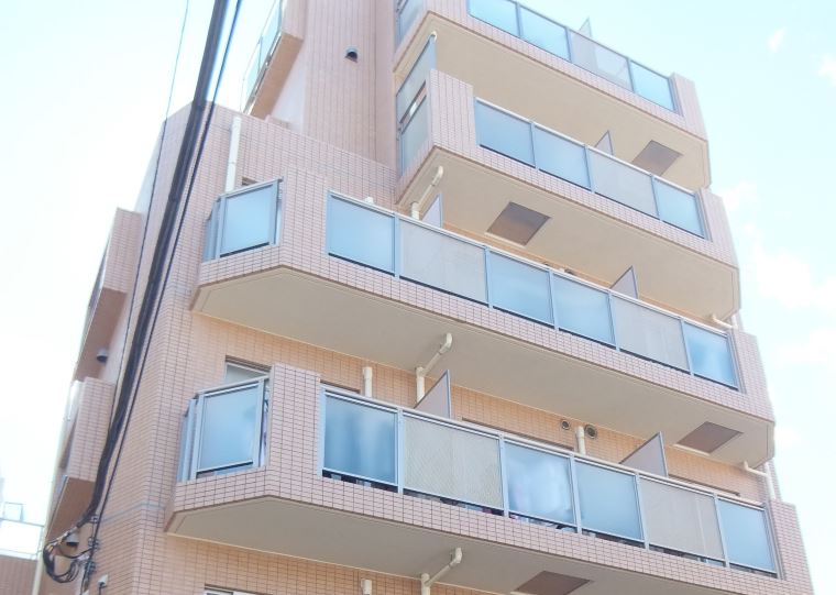 建物外観　★外壁タイル張り、重厚感のある外観★