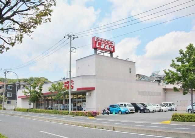 【横浜市戸塚区下倉田町のマンションのショッピングセンター】