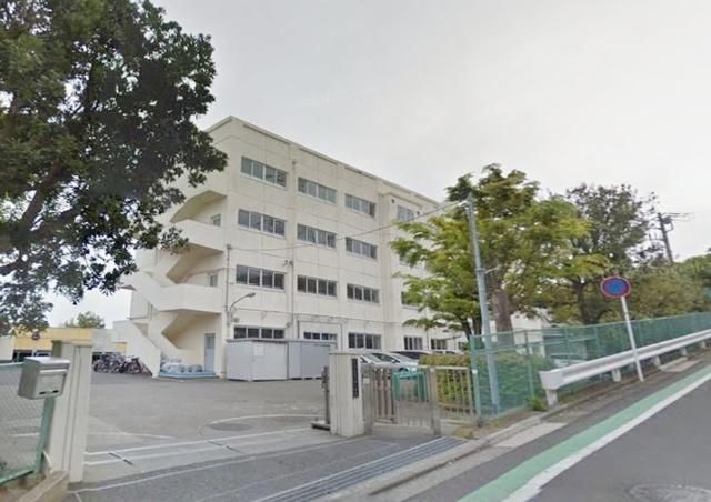 【横浜市戸塚区下倉田町のマンションの小学校】