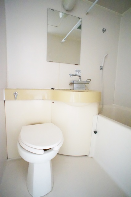 バス・シャワールーム　丸洗い可能！お掃除ラクラクの洗面台付き３点ユニットです☆