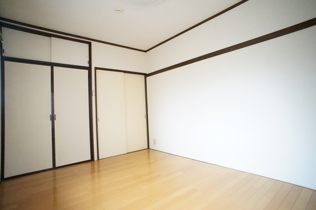 その他部屋・スペース　室内は木の温もりが優しいフローリングです♪