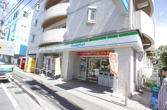コンビニ　ファミリーマート（コンビニ）まで634m