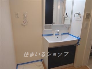 洗面設備　三面鏡付シャンプードレッサー