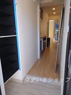 玄関　ミラー付き大型シューズボックス