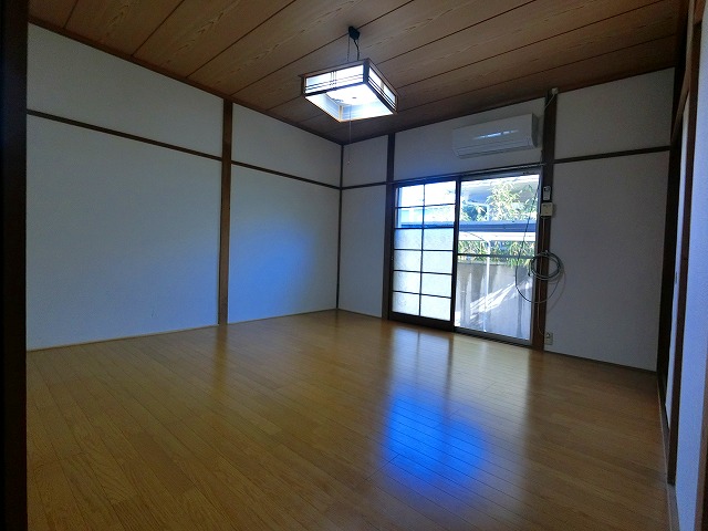 居室・リビング　北側洋室８帖