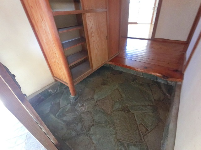 玄関　下駄箱付